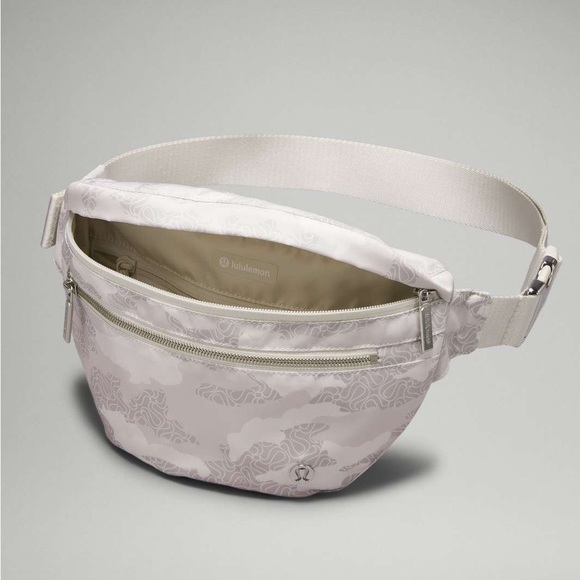 NWT - Lululemon City Adventurer Belt Bag 2.5L Camo White Opal - Picture 4 of 5